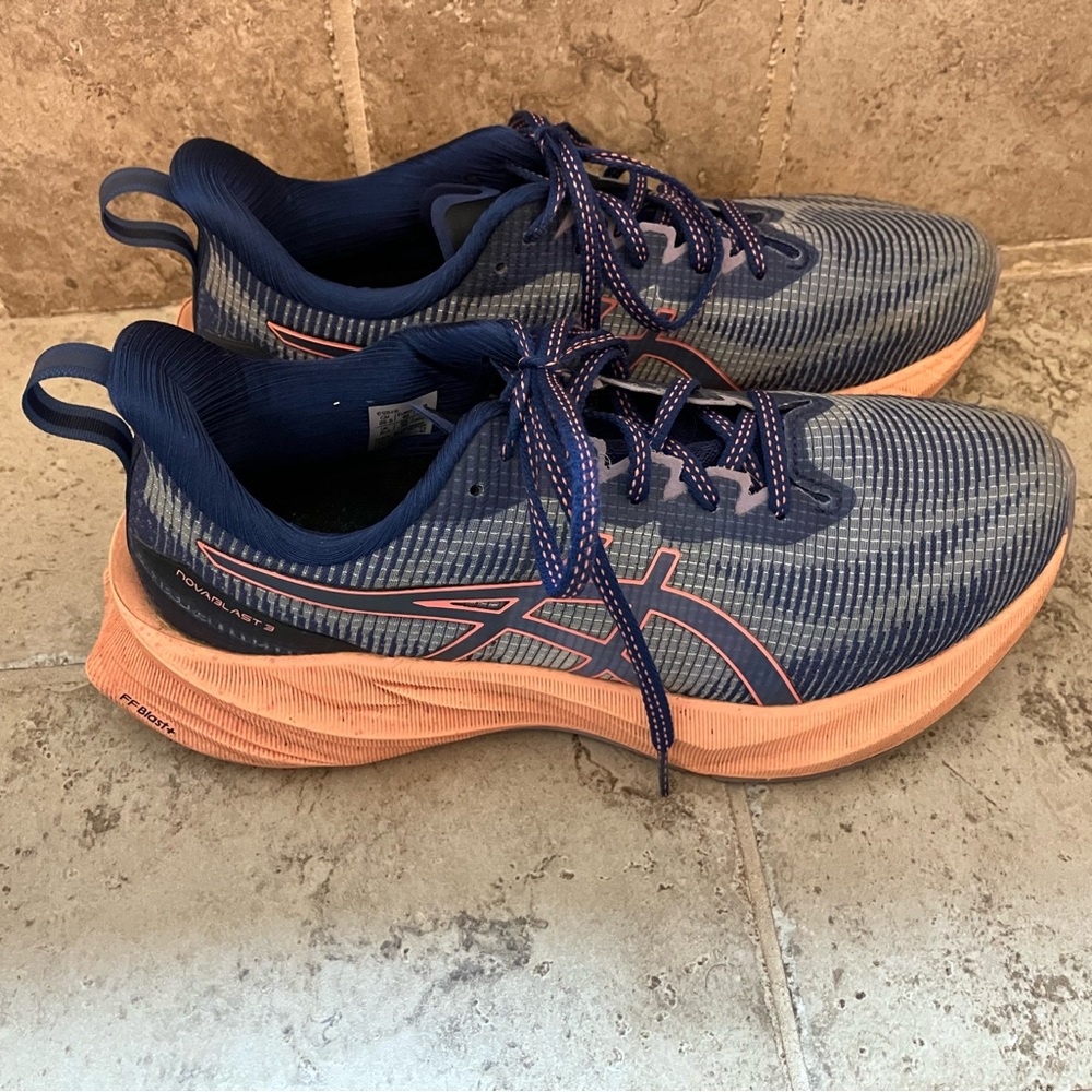 ASICS Novablast LE, Women’s 8.5 Running Shoe, Papaya / Indigo Blue